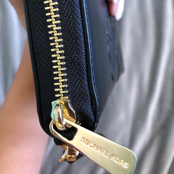 Michael Kors Wallet - Picture 6 of 6